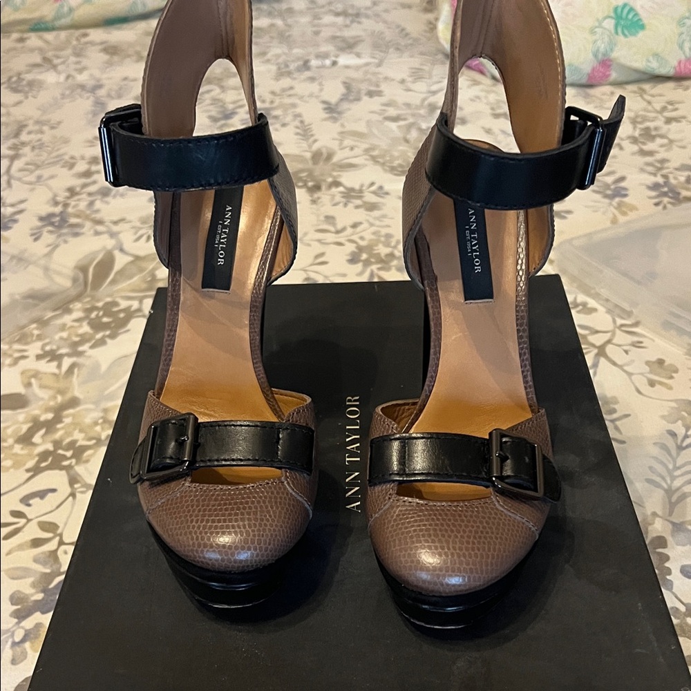 Ann Taylor Brown Textured Platform Sandals with Black Buckle Straps